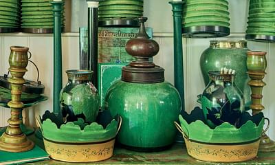 What types of vintage items are currently popular among collectors?